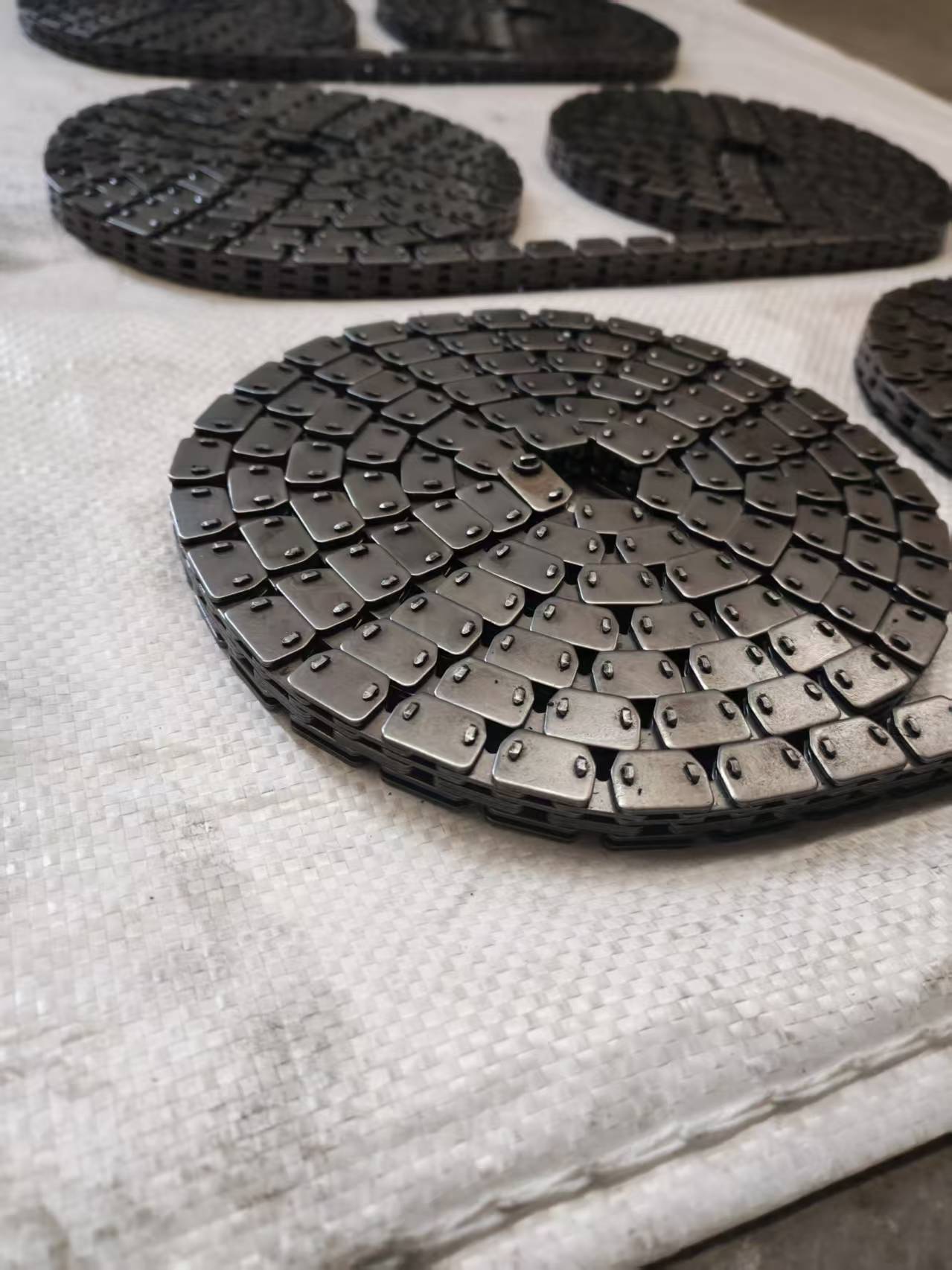 無聲齒形鏈條 精密齒形低噪設(shè)計(jì) 重載/高速工況適用 免維護(hù)長壽命 多行業(yè)通用